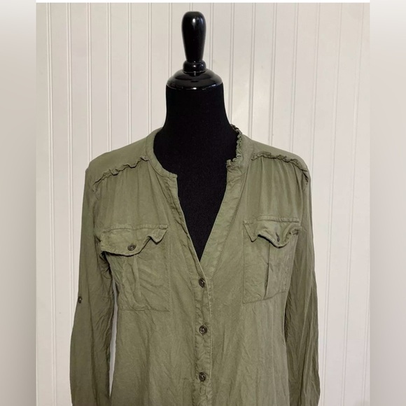Sundance Womens Green Button Down Shirt with Ruffled Edge Size Medium Pockets - Picture 3 of 15
